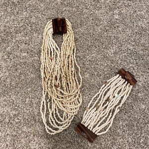 Boutique necklace and bracelet set